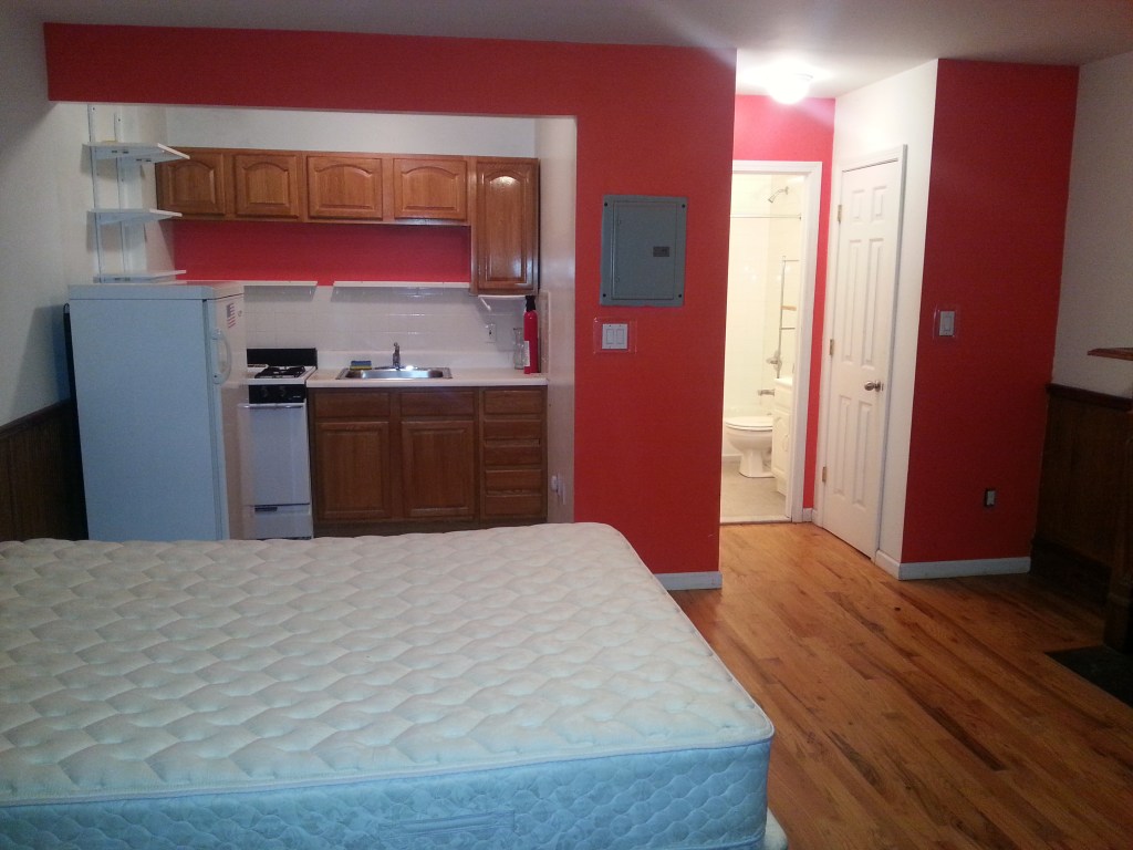 My studio after the movers and a clean up - home for 6.5 yrs.